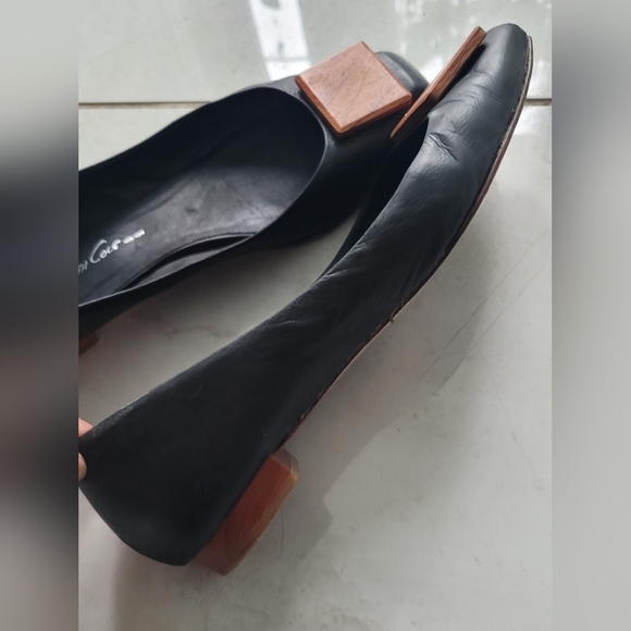 Beautiful Kenneth Cole black flats - square tip - Picture 2 of 5